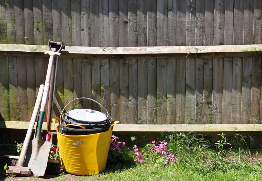 shovels-fence