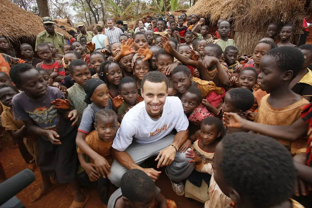 Steph_Curry giving back