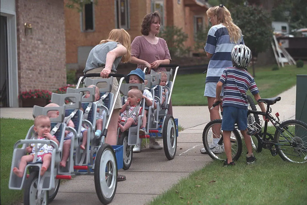 11-mccaughey-septuplets-today-89502-60912.jpg