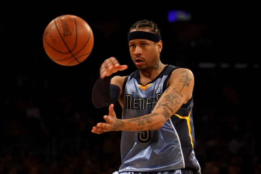 allen iverson passing the ball
