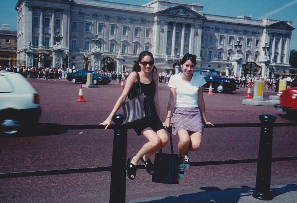 meghan-markle-buckingham-palace-94422-39231.jpg