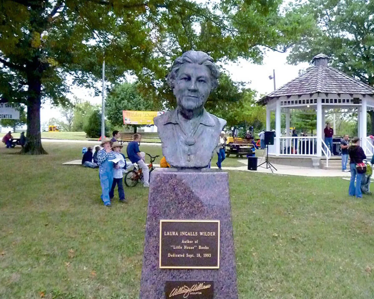 headstone-19008.jpg