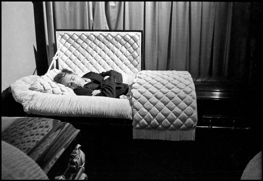 james-dean-open-casket-102957-71531.jpg