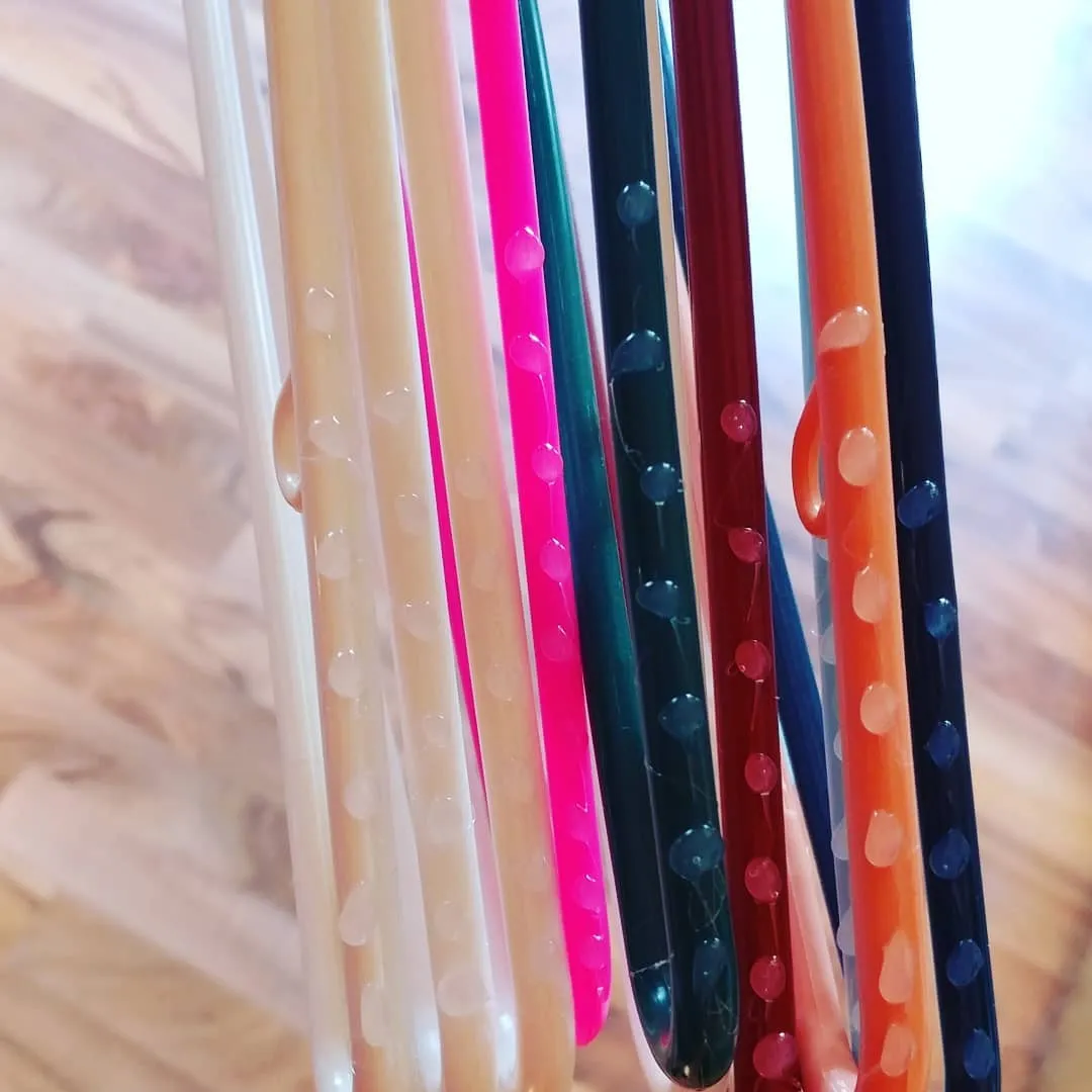 diy non slip hanger with hot glue gun hack