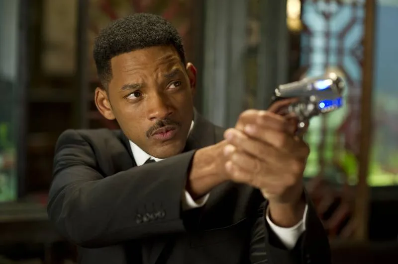Will Smith points a blaster in Men in Black 3