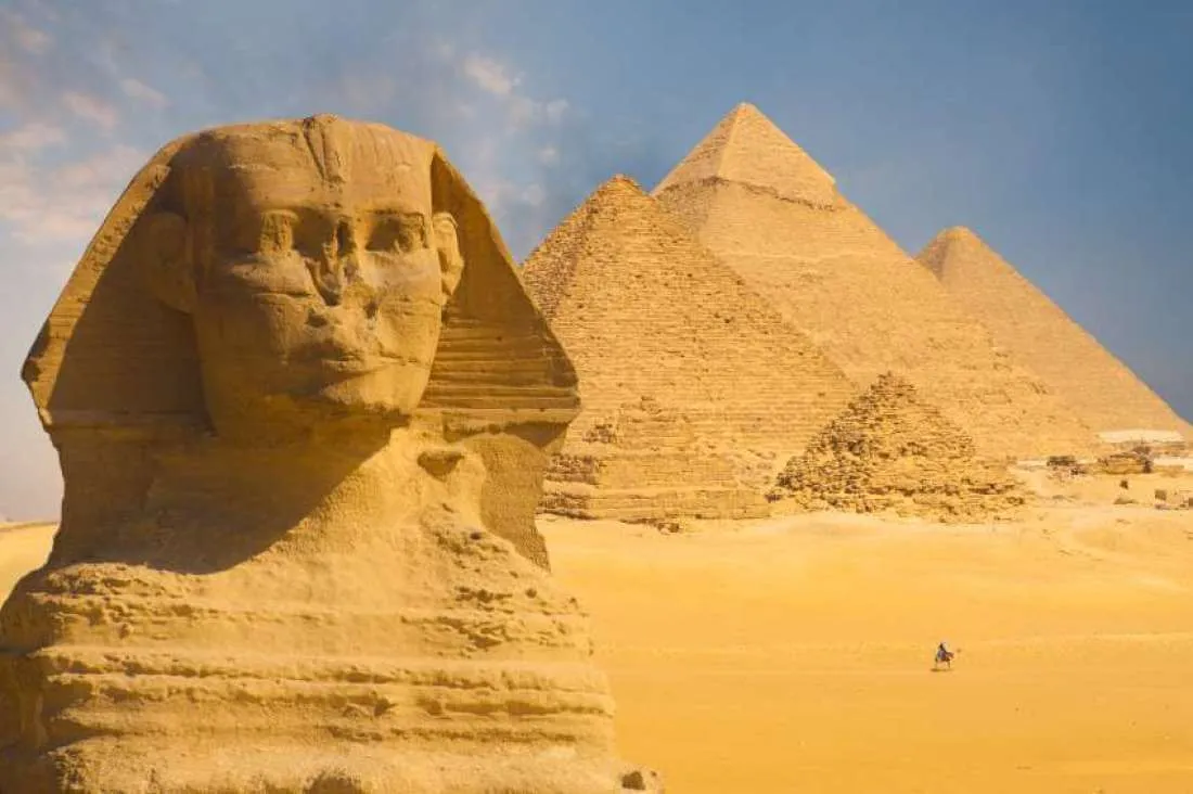 sphinx-pyramids-face