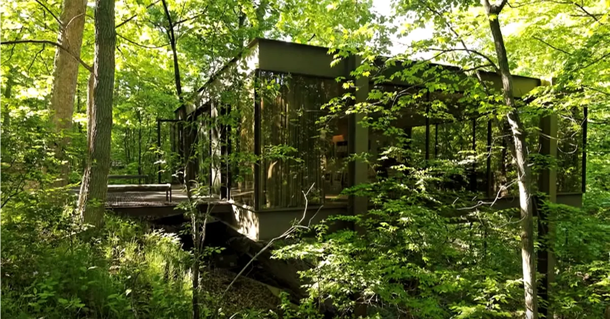 exterior shot of andrew's house from ferris bueller's day off surrounded by trees