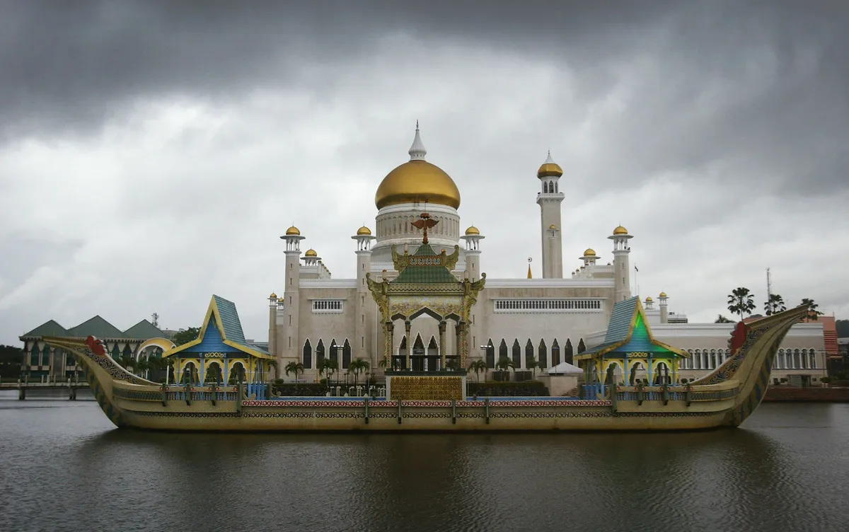 The Sultan Omar Ali Saifuddien Mosque is seen September 6, 2004, Bandar Seri Begawan, Brunei. 
