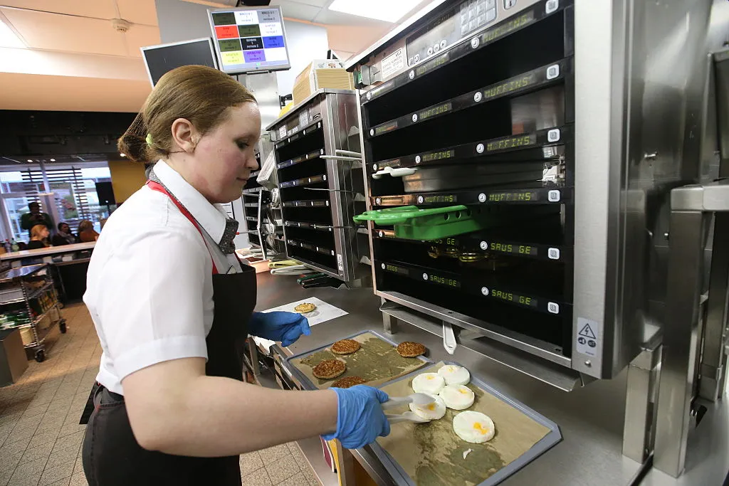 A worker of McDonald's fast food restaurant in Kamennoostrovsky Prospekt