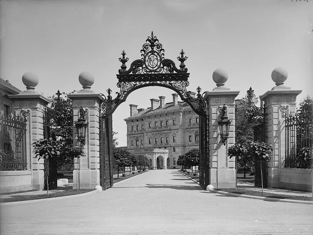 Black and white gates 