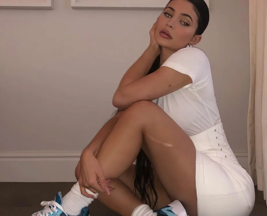 Kylie Jenner Leg Scar