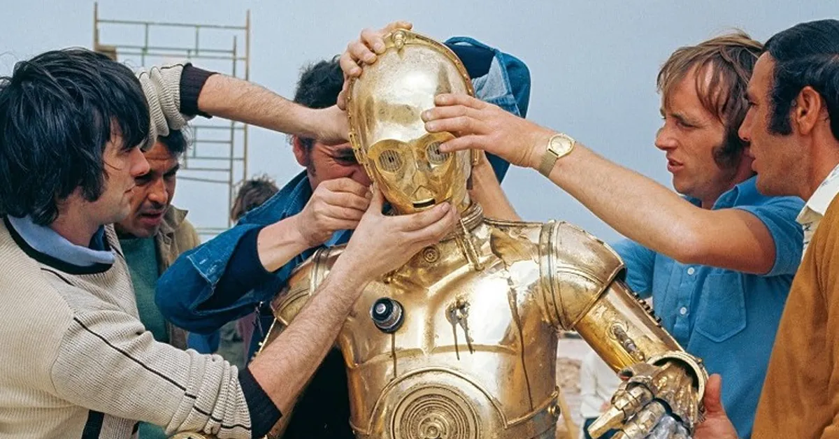 anthony daniels as c-3po during the filming of 1977's a new hope