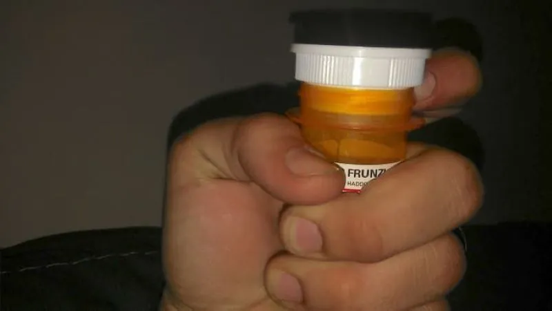 There's A Trick To Opening And Closing Pill Bottles