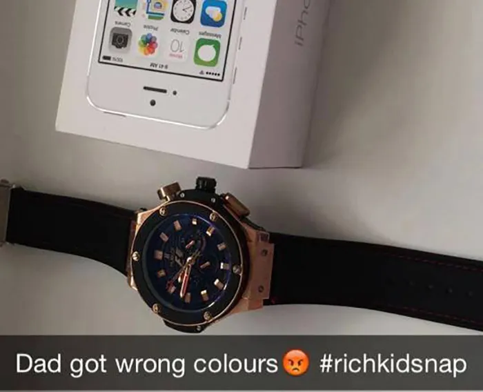 Snapchat user complains that their dad got the wrong colors of either a watch or an iPhone.