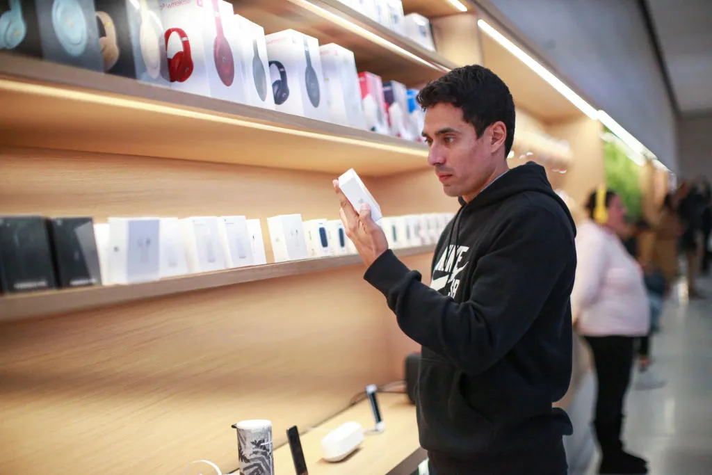 Costumers visit the Apple store on the Fifth avenue