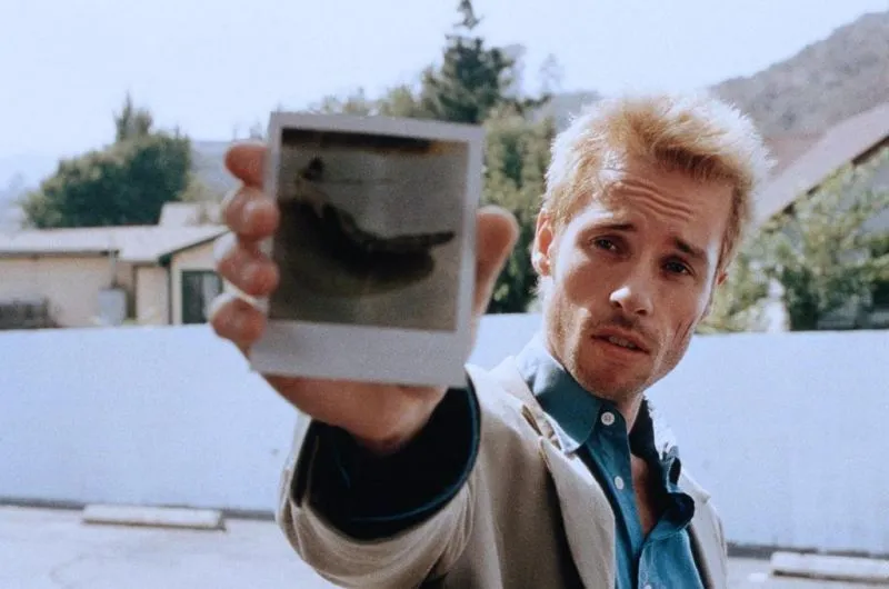 Memento Has Two Timelines And One Villain