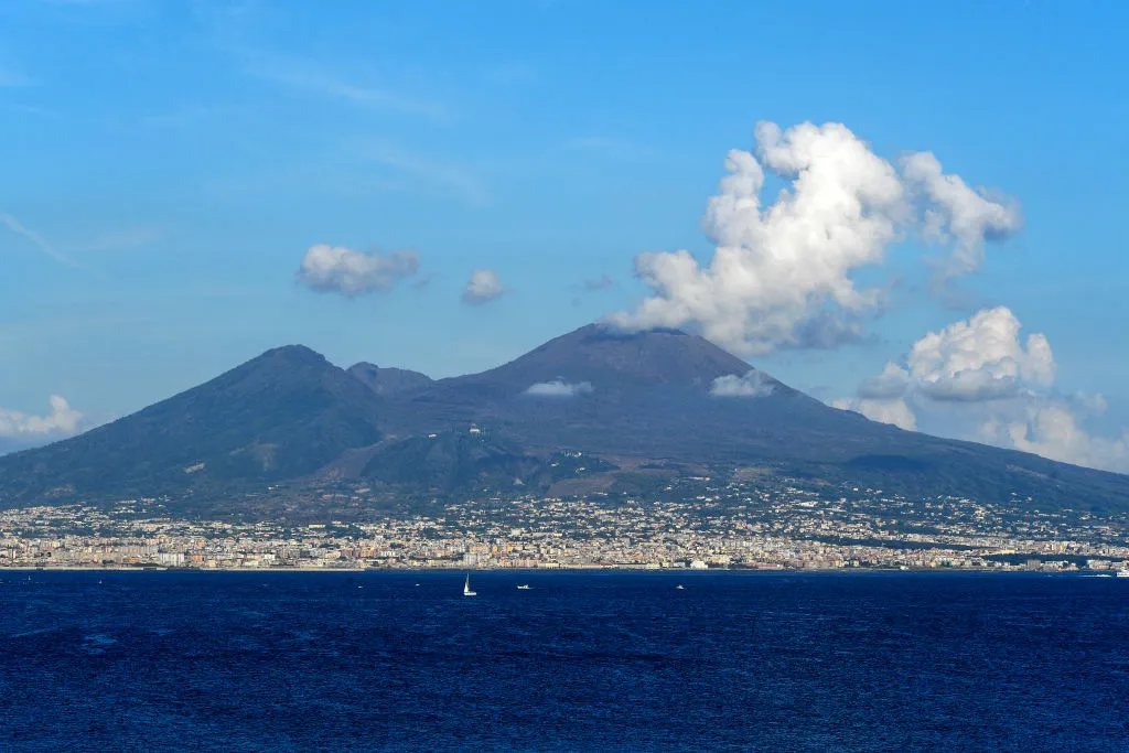 Picture of Mount Vesuvius and Naples 