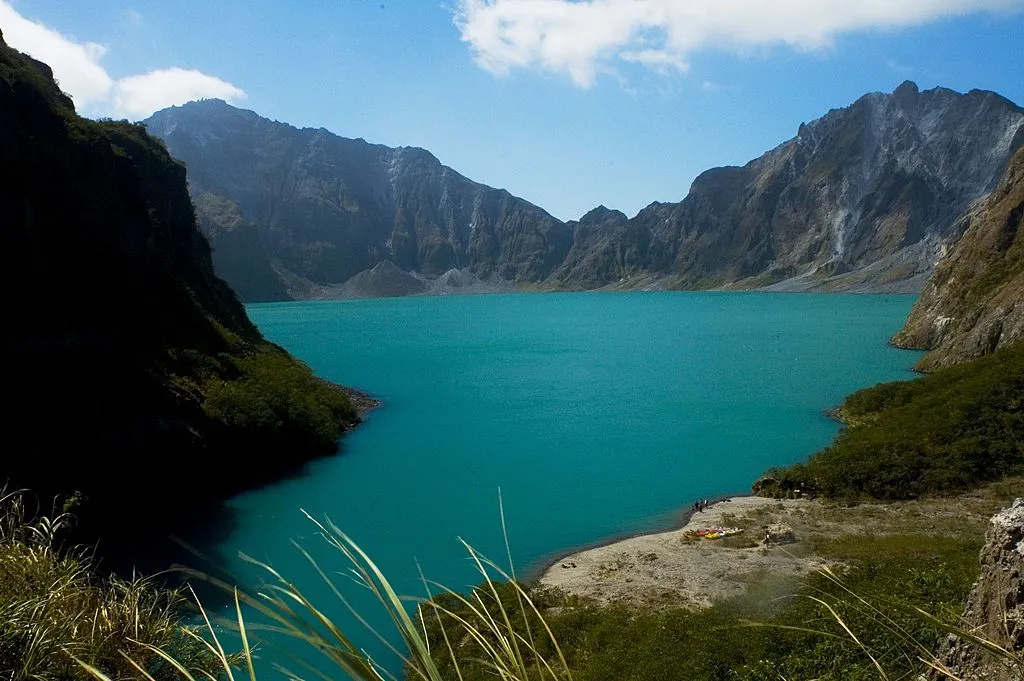 Picture of Mount Pinatubo in the Philippines 