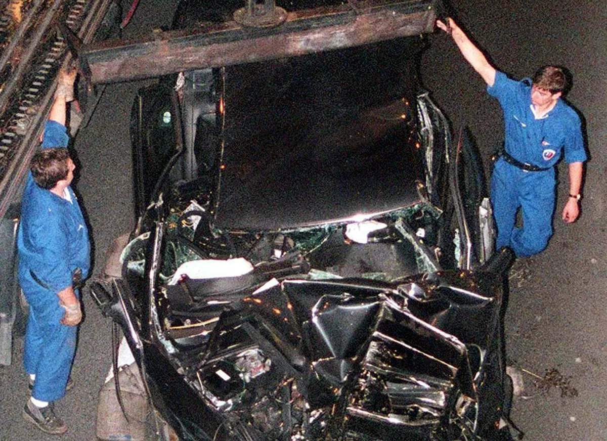 Workers remove the wreckage of Princess Diana's car, 1997.