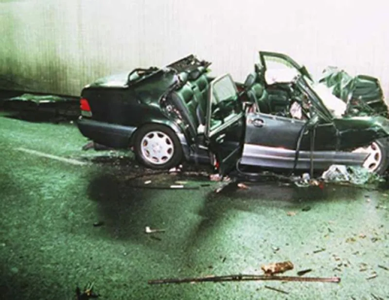 A photo from August 31st, 1997 depicts Princess Diana's crashed Mercedes.