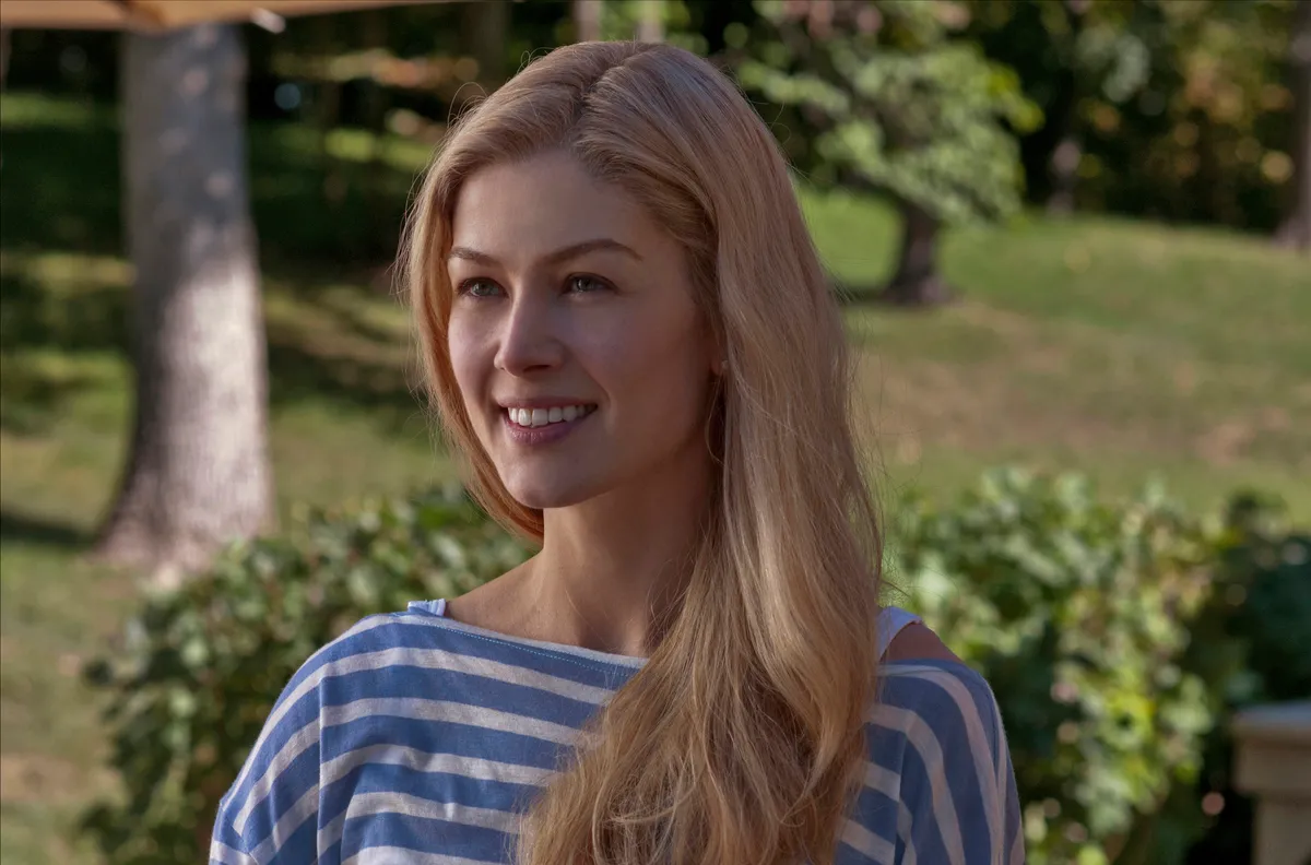 Gone Girl Is A Whole Lot Of Crazy Wrapped Up In One Woman 