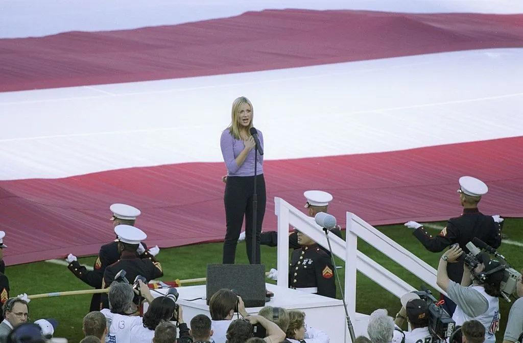 Jewel sings the national anthem at the 1998 Super Bowl.