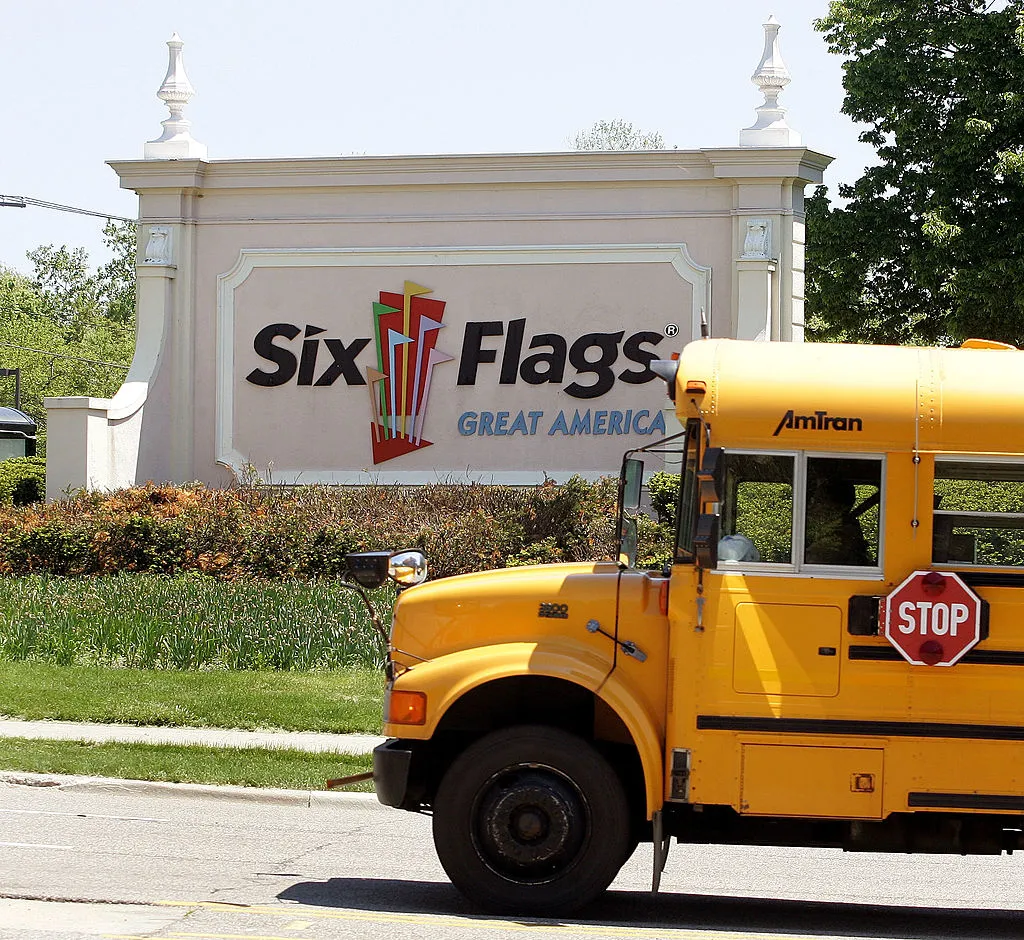 a school bus pulling up to an amusement park