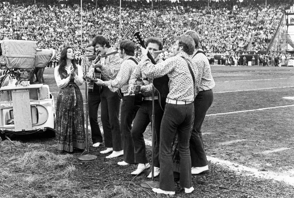 New Christy Minstrels performs on the grass during the 1970 Super Bowl.