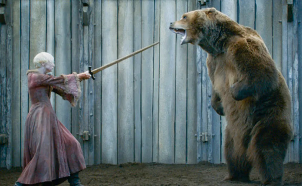 Bear in pit with Brienne 