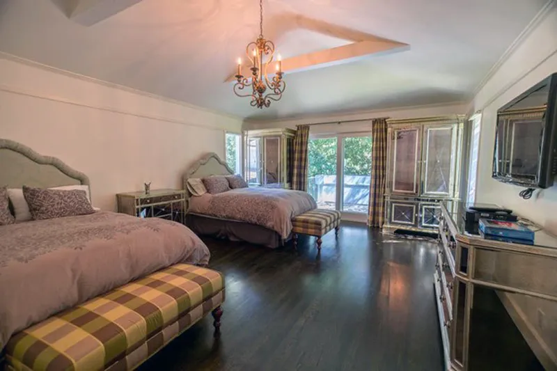 serena-williams-mansion-bedroom-4