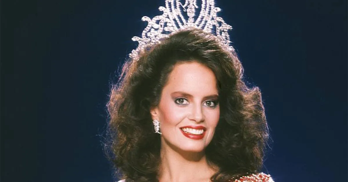 Cecilia Bolocco wearing a crown