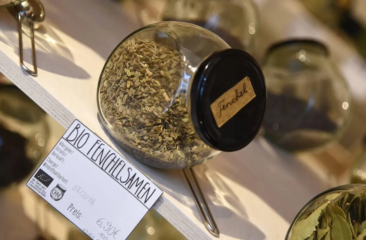 Dried fennel seeds are stored in a jar.