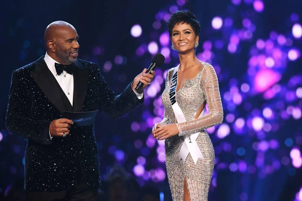 h'hen nie on stage with steve harvey