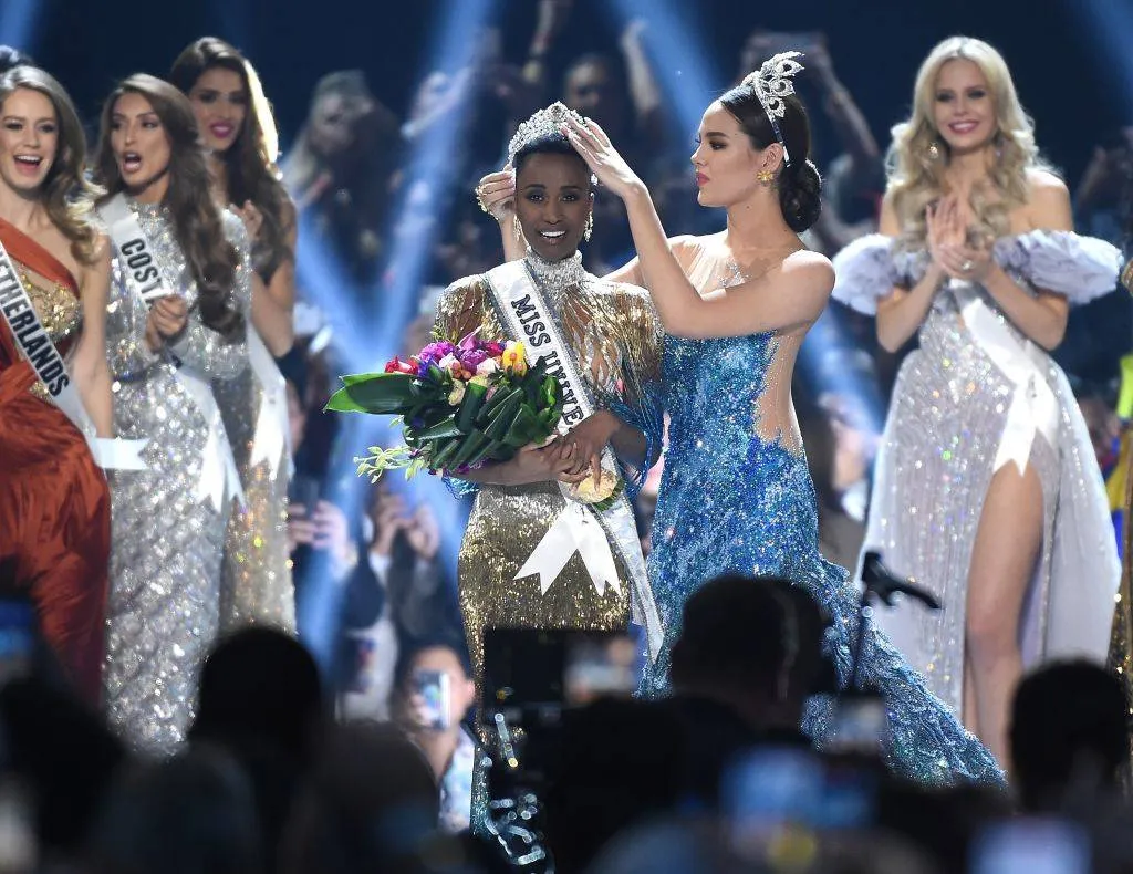 tunzi winning the crown at the miss universe pageant