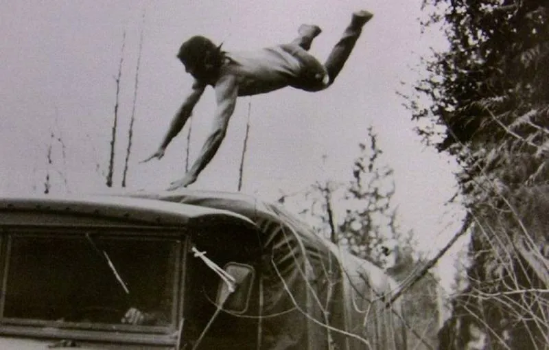 Stallone jumping onto a bus 