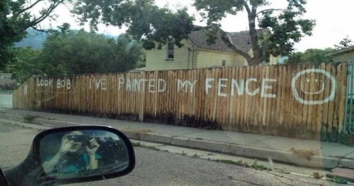 painted-fence-neighbor-note-19376
