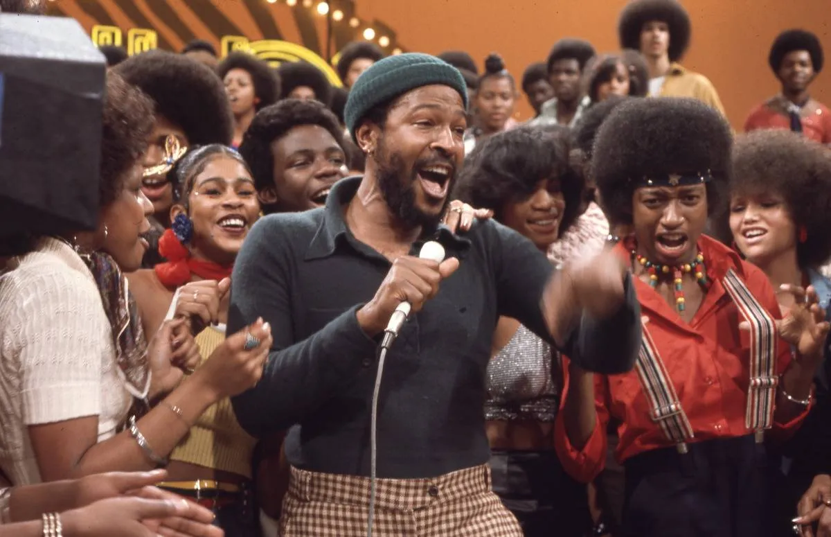 Marvin Gaye performs on Soul Train surrounded by dancers James Phillips and Fawn Quinones