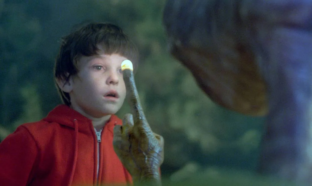 E.T.'s Finger Lighting Up When He Phones Home