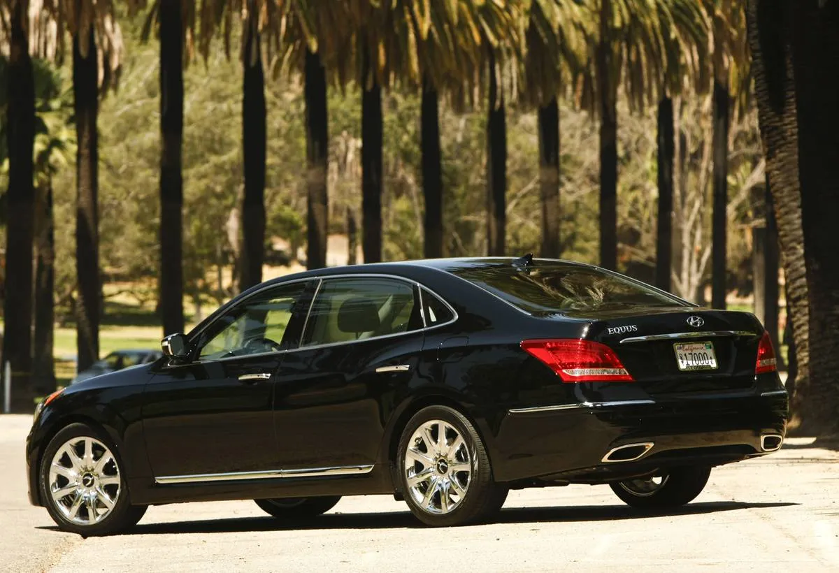 A black Hyundai Equus drives through Los Angeles.