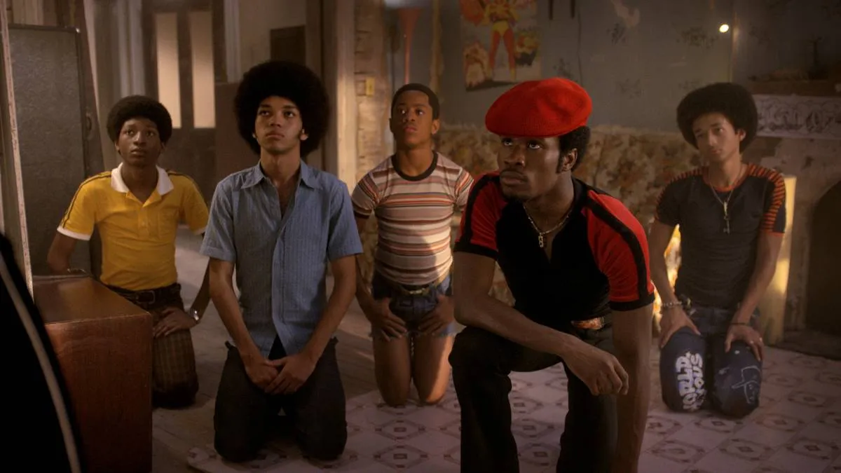the cast of the get down in 70's clothes