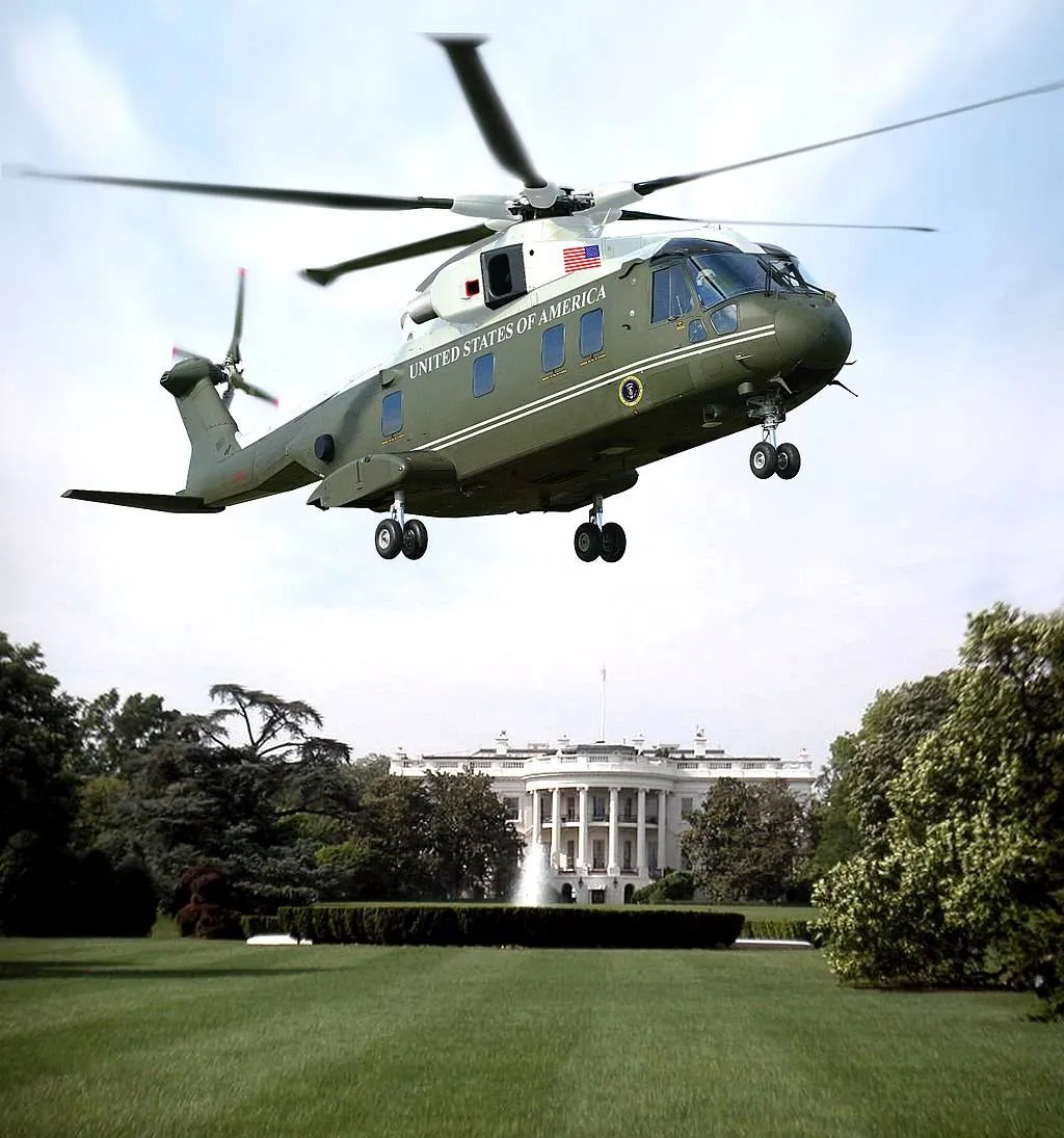 The Lockheed Martin VH-71 flies near the White House.