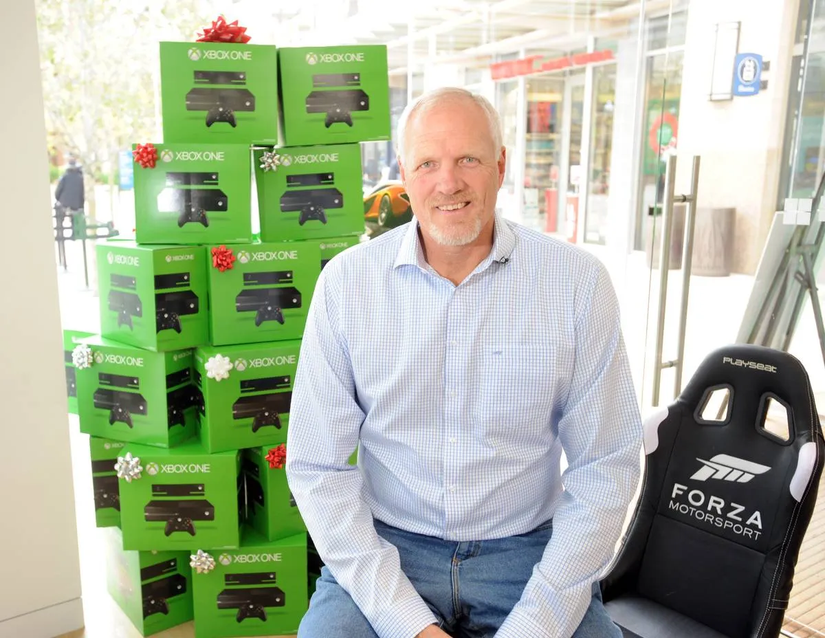 Microsoft Retail Store and Former Utah Jazz Center Mark Eaton Host Xbox One Gaming Tournament at City Creek Center in Salt Lake City