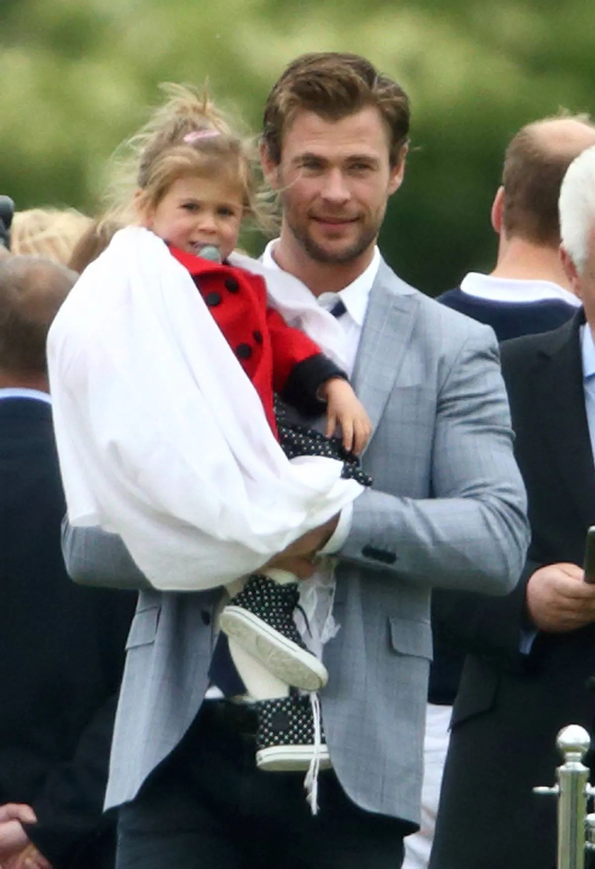 Chris Hemsworth Makes His Nanny Speak Spanish