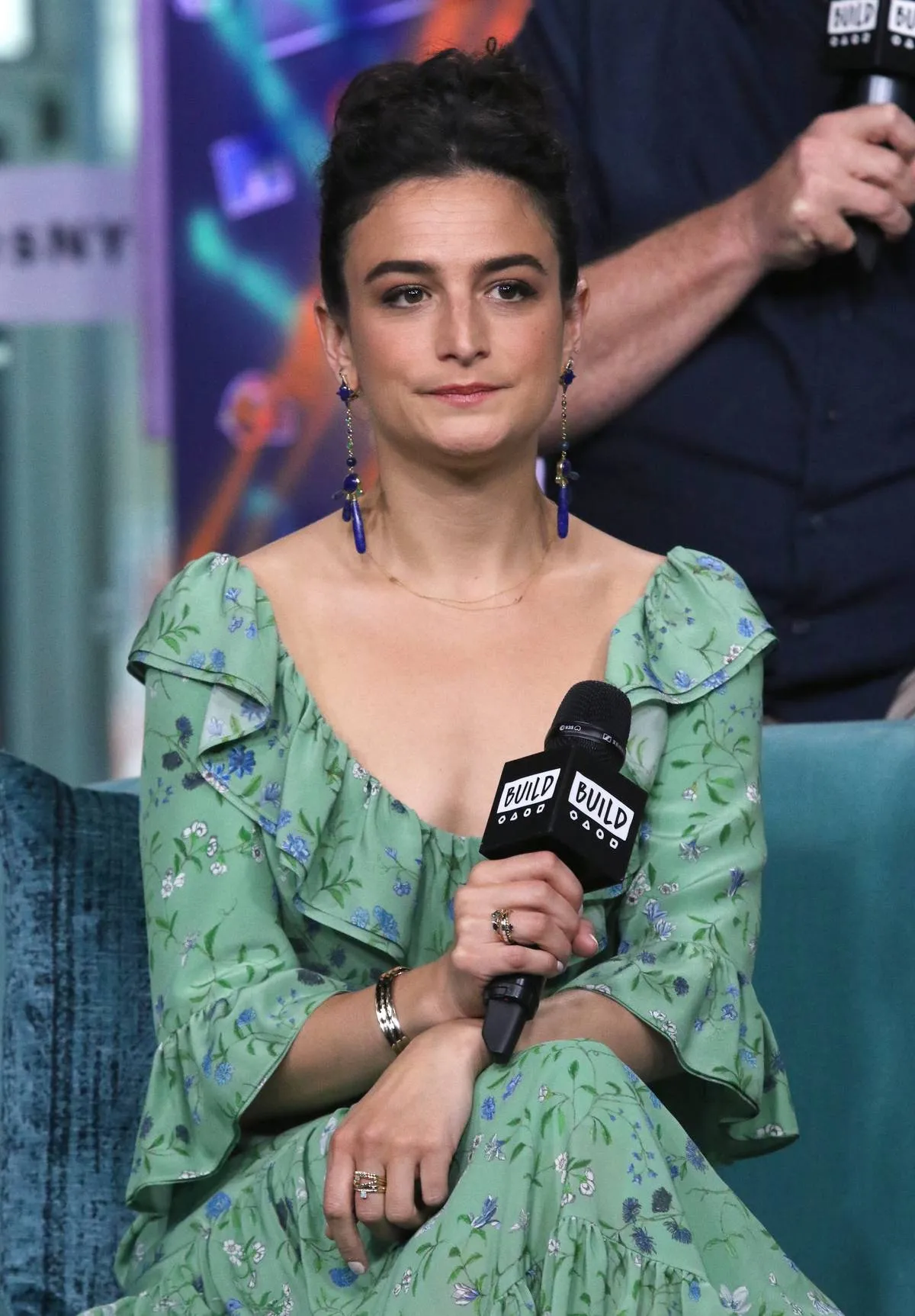 Jenny Slate Wasn't Looking For A Literal Knight In Shining Armor