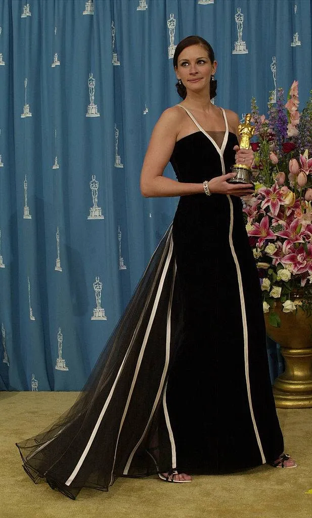 Julia Roberts with an Oscar 