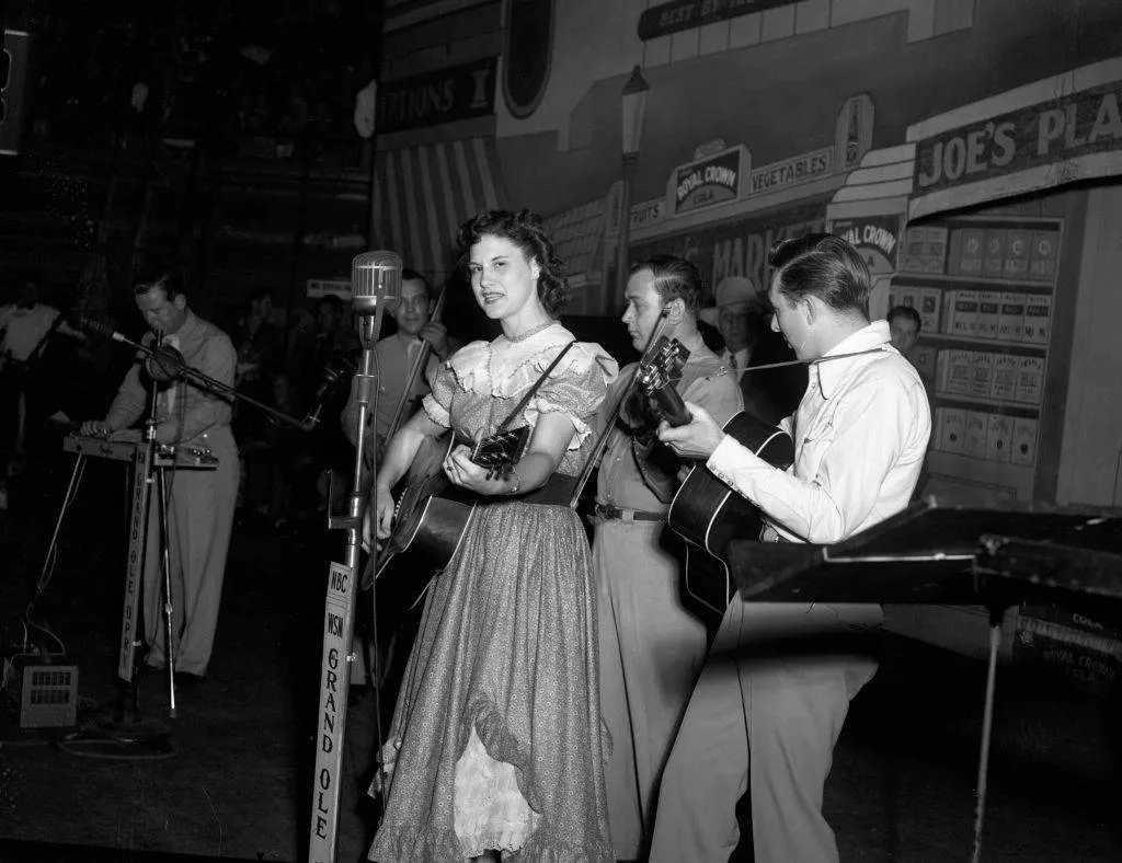 kitty wells performing on stage in 1950