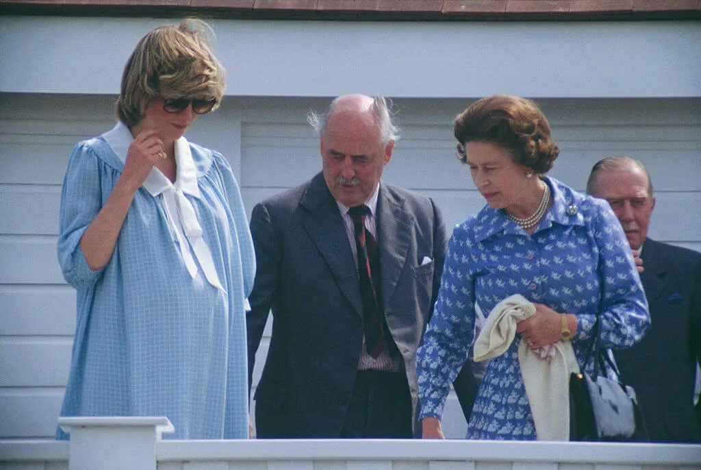 Princess Diana in blue maternity gown 