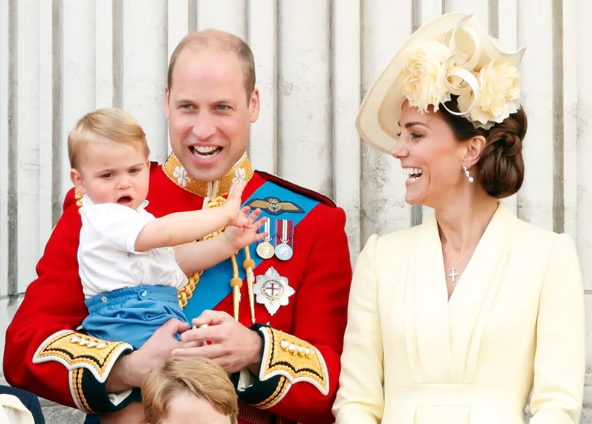Prince George, William and Kate Duke and Duchess of Cambridge pose for photo in 2019