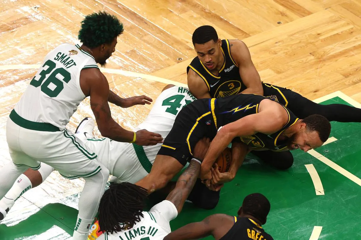 BOSTON, MASSACHUSETTS - JUNE 08: Stephen Curry #30 and Jordan Poole #3 of the Golden State Warriors compete for a loose ball against Al Horford #42 of the Boston Celtics in the fourth quarter during Game Three of the 2022 NBA Finals at TD Garden on June 08, 2022 in Boston, Massachusetts. The Boston Celtics won 116-100. NOTE TO USER: User expressly acknowledges and agrees that, by downloading and/or using this photograph, User is consenting to the terms and conditions of the Getty Images License Agreement. 