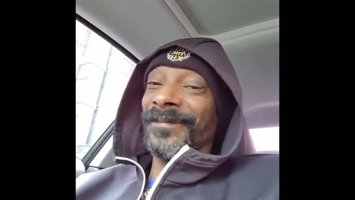 Snoop Dogg listening to LET IT GO (FROZEN) 0-32 screenshot